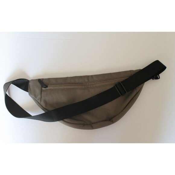 Everlane The Renew Transit Fanny Pack Nutria/Black - Picture 3 of 6